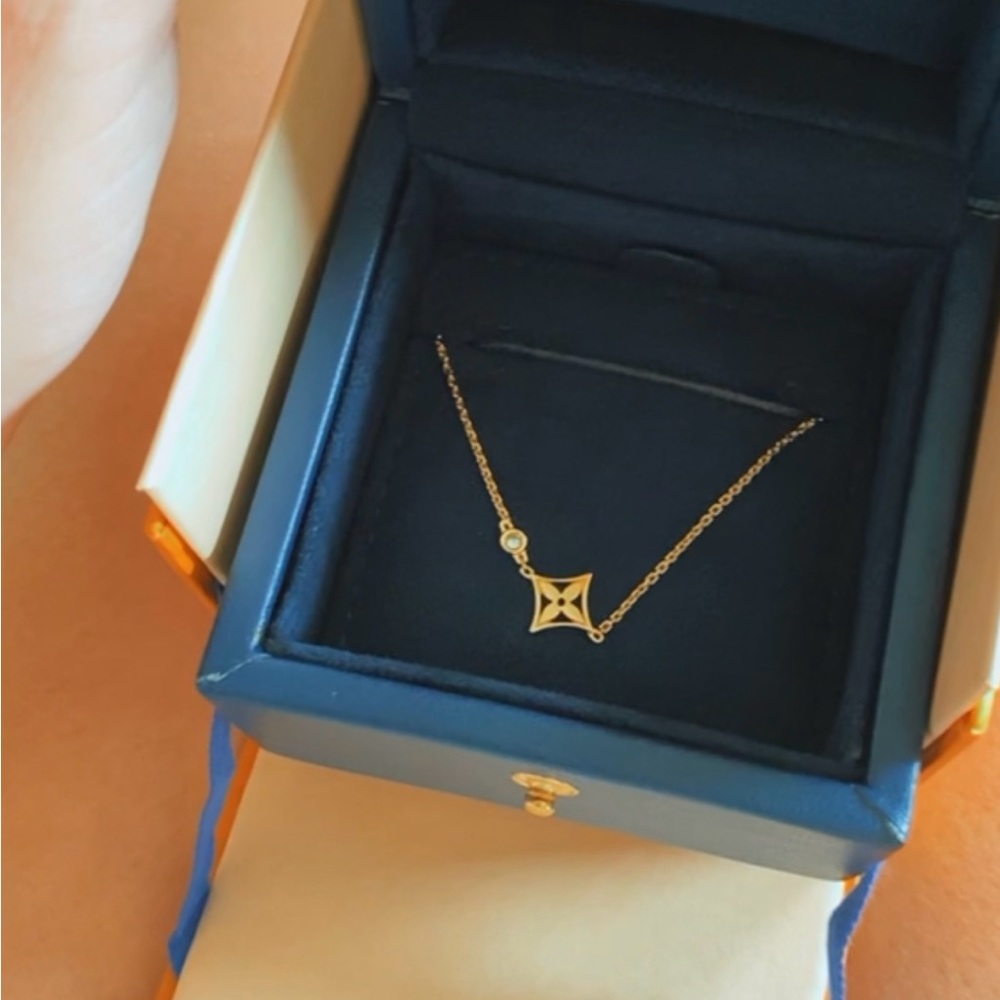 Louis Vuitton 18k gold necklace